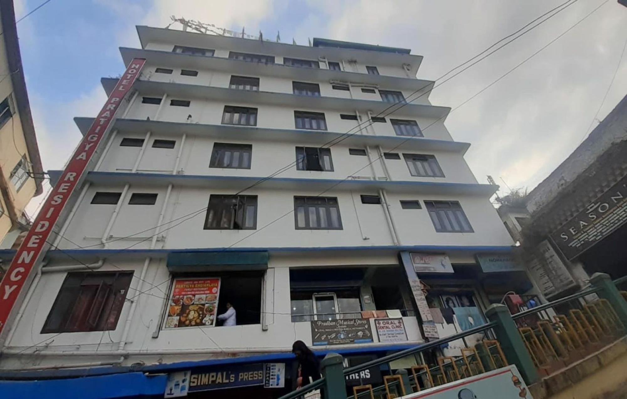 גנגטוק Capital O 8272 Hotel Pratigya Residency מראה חיצוני תמונה